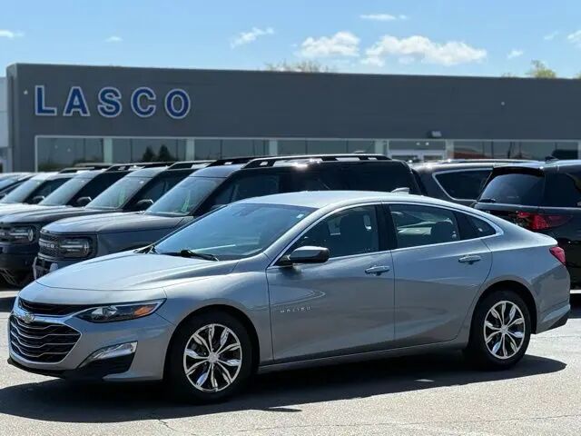 2024 Chevrolet Malibu LT — photo 1 of 12