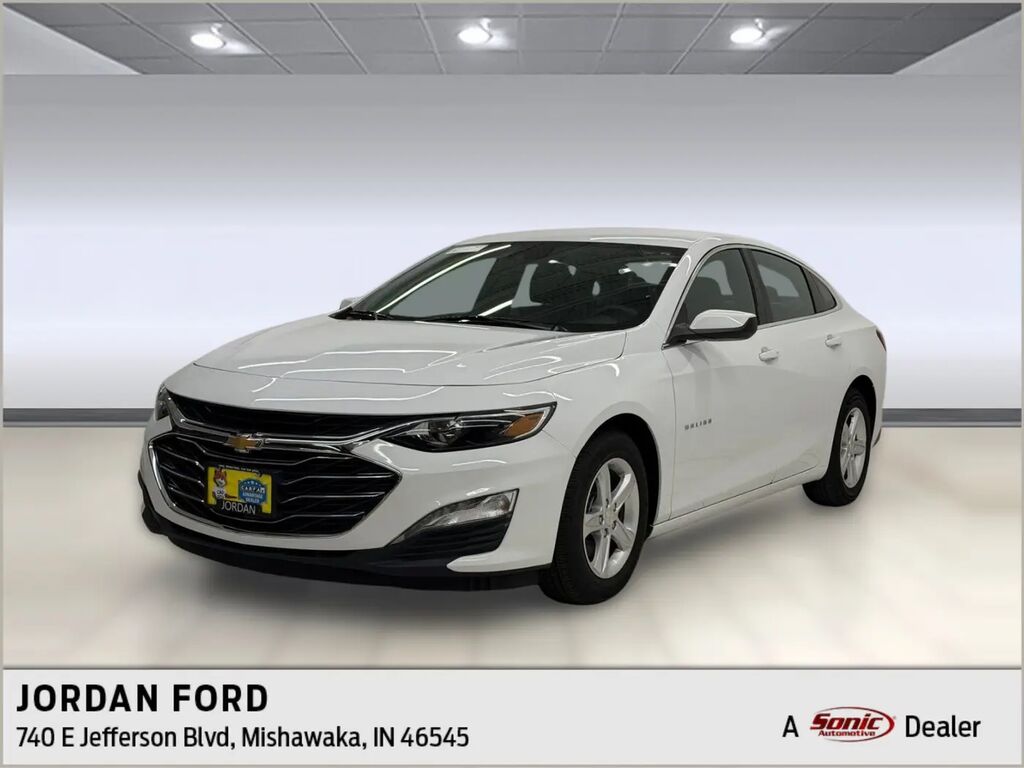 2024 Chevrolet Malibu LT — photo 1 of 26