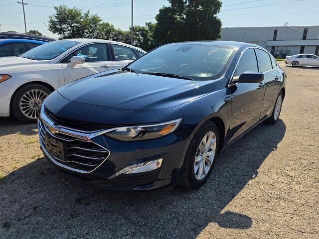2021 Chevrolet Malibu LT — photo 1 of 14