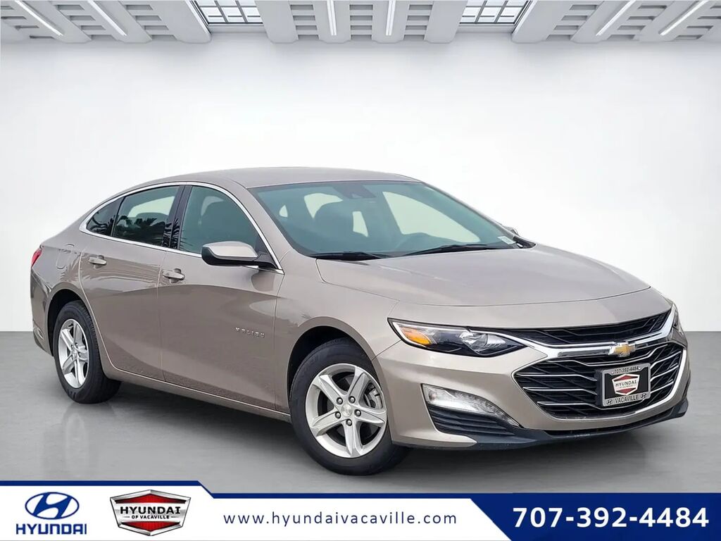 2023 Chevrolet Malibu LT — photo 1 of 13