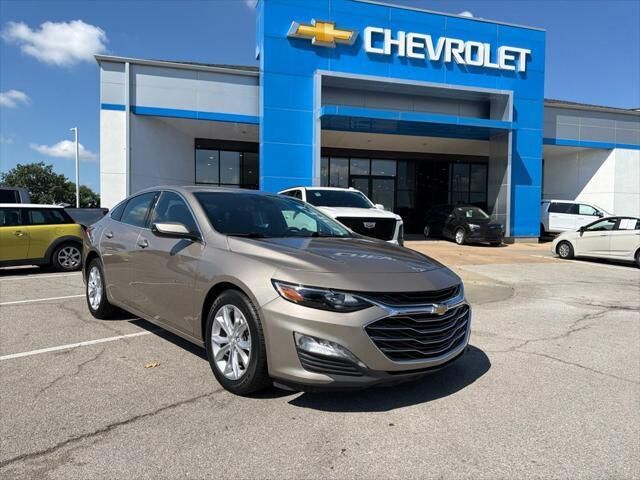 2023 Chevrolet Malibu LT — photo 1 of 17