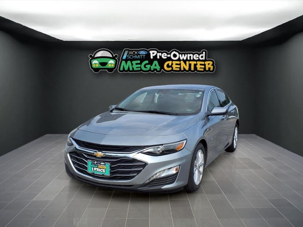 2025 Chevrolet Malibu LT — photo 1 of 2