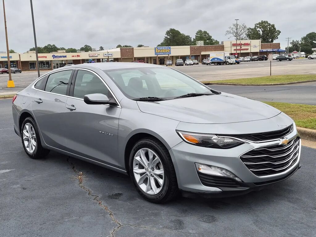 2025 Chevrolet Malibu LT — photo 1 of 13
