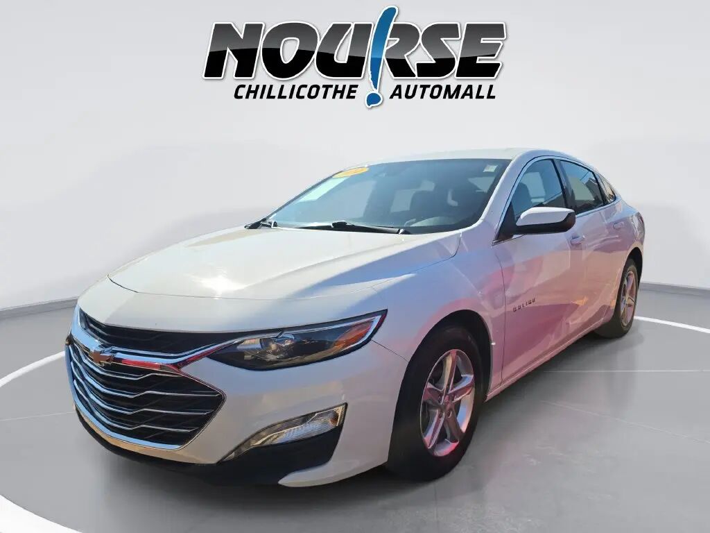 2024 Chevrolet Malibu LT — photo 1 of 13