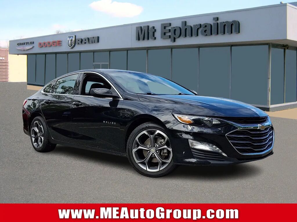 2024 Chevrolet Malibu LT — photo 1 of 13