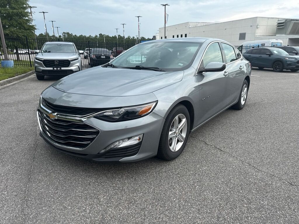 2024 Chevrolet Malibu LT — photo 1 of 13