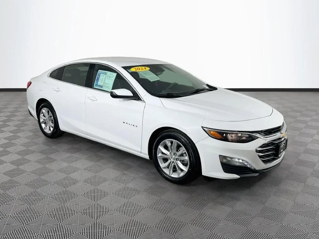 2024 Chevrolet Malibu LT — photo 1 of 13