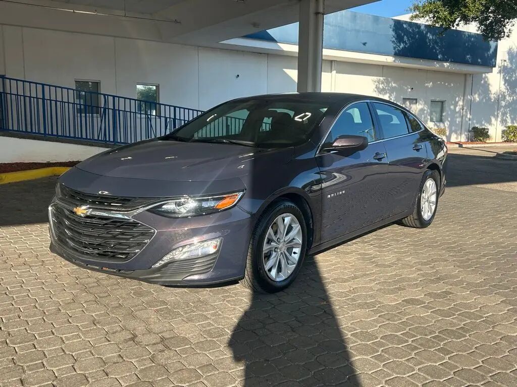 2025 Chevrolet Malibu LT — photo 1 of 13