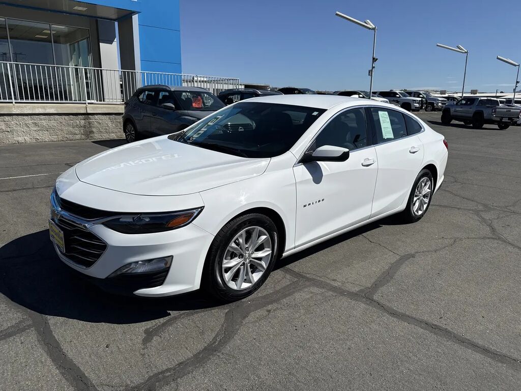 2025 Chevrolet Malibu LT — photo 1 of 13