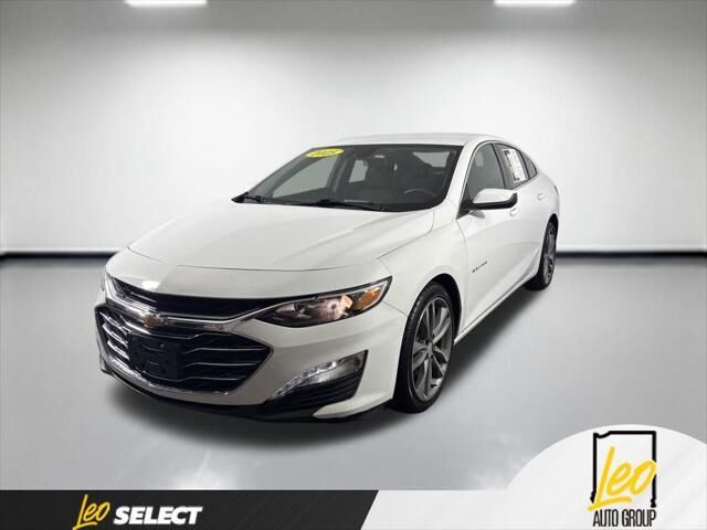 2025 Chevrolet Malibu LT — photo 1 of 12