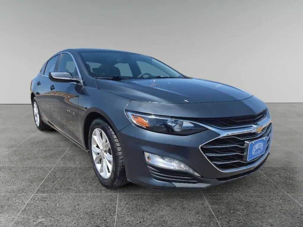 2020 Chevrolet Malibu LT — photo 1 of 3
