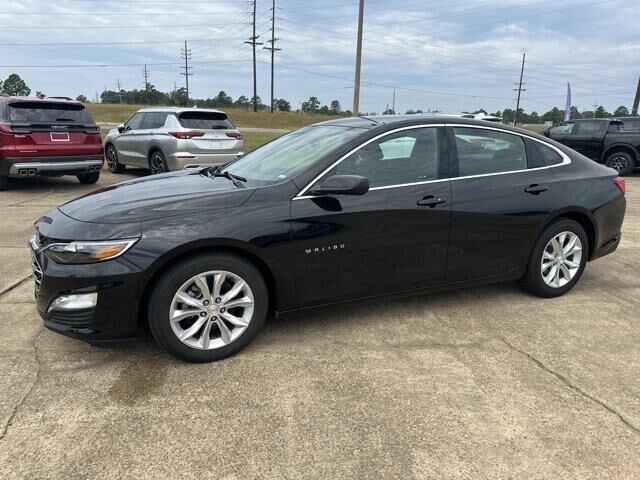 2024 Chevrolet Malibu LT — photo 1 of 12