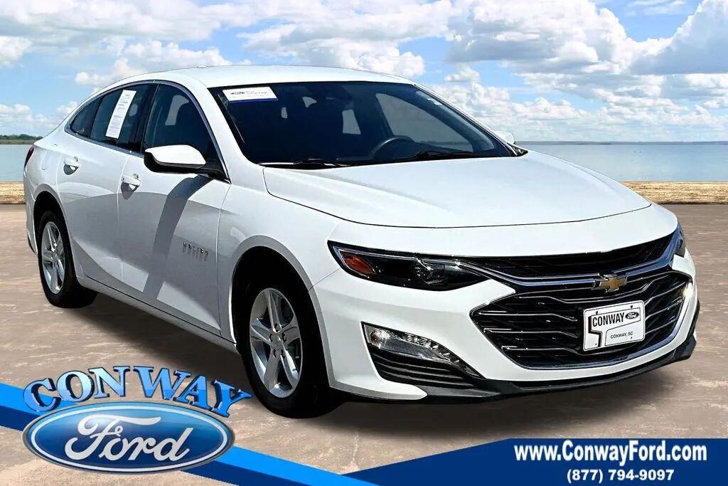 2024 Chevrolet Malibu LT — photo 1 of 13