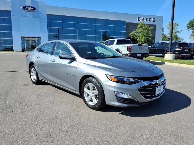 2024 Chevrolet Malibu LT — photo 1 of 13