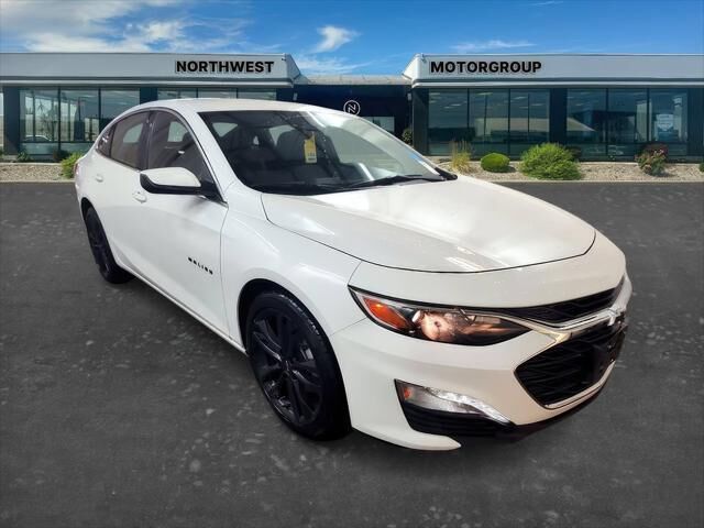 2024 Chevrolet Malibu LT — photo 1 of 33