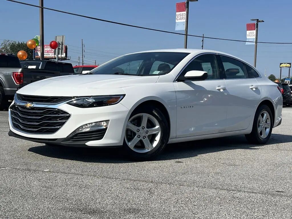 2024 Chevrolet Malibu LT — photo 1 of 12