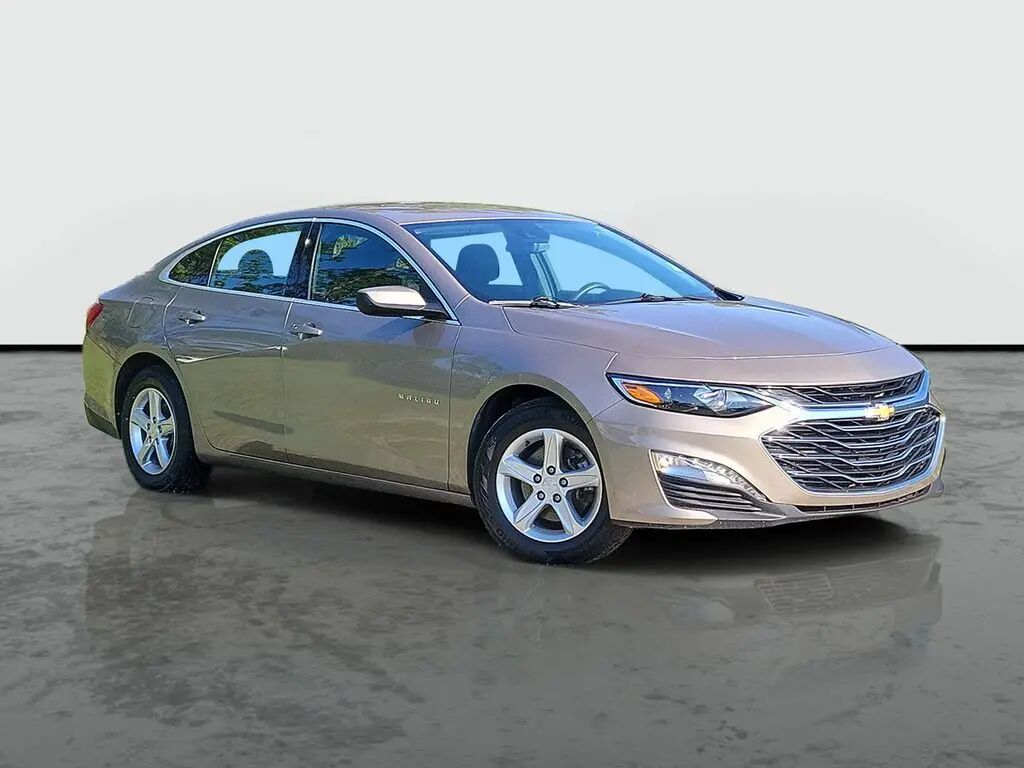 2024 Chevrolet Malibu LT — photo 1 of 12