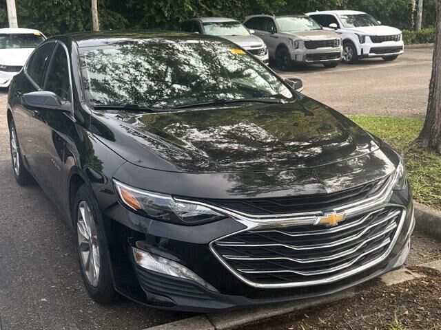 2025 Chevrolet Malibu LT — photo 1 of 11