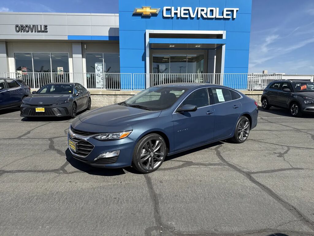 2024 Chevrolet Malibu LT — photo 1 of 13