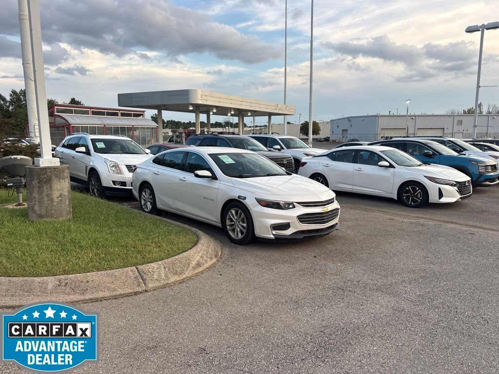2017 Chevrolet Malibu LT — photo 1 of 7