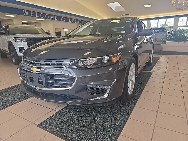 2017 Chevrolet Malibu LT — photo 1 of 26
