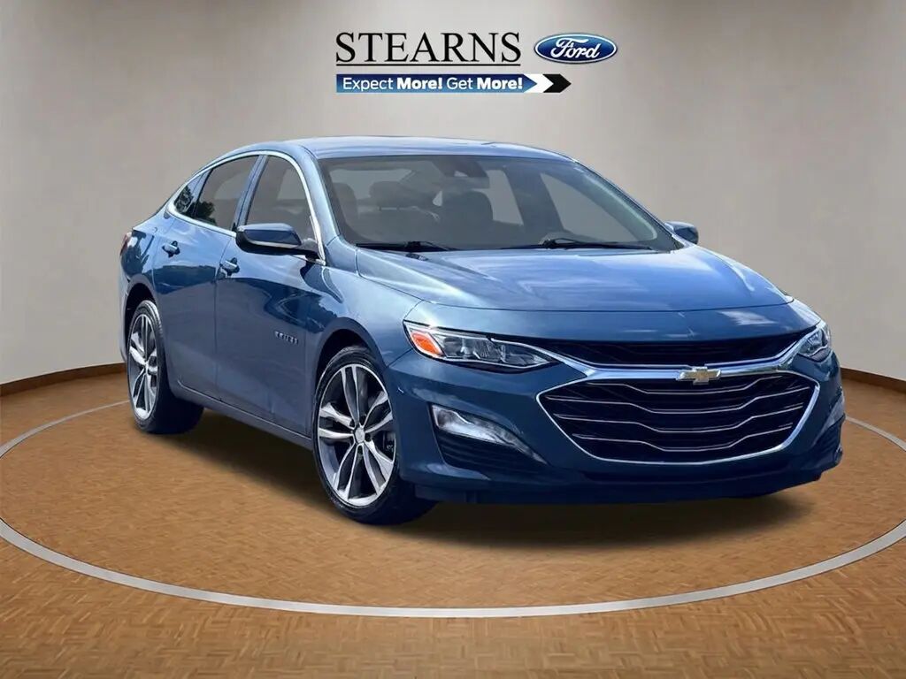 2024 Chevrolet Malibu LT — photo 1 of 13