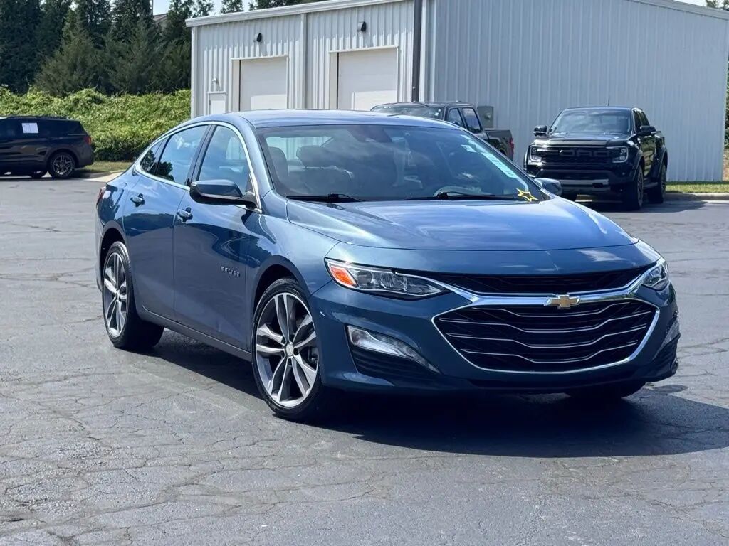 2024 Chevrolet Malibu LT — photo 1 of 13