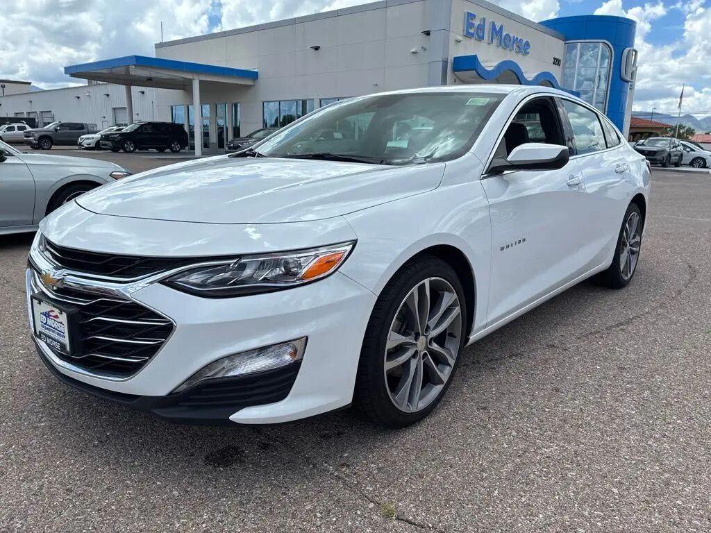 2024 Chevrolet Malibu LT — photo 1 of 13