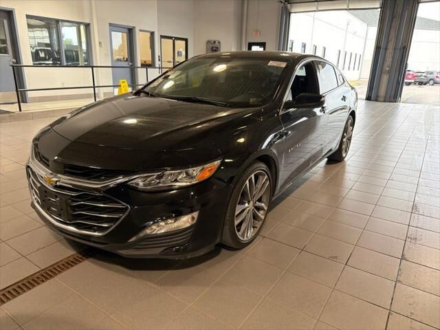 2022 Chevrolet Malibu Premier — photo 1 of 13