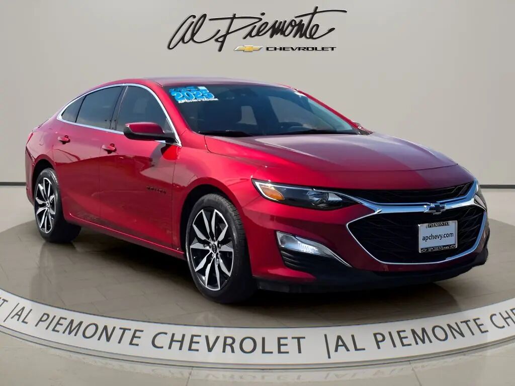 2025 Chevrolet Malibu RS — photo 1 of 13