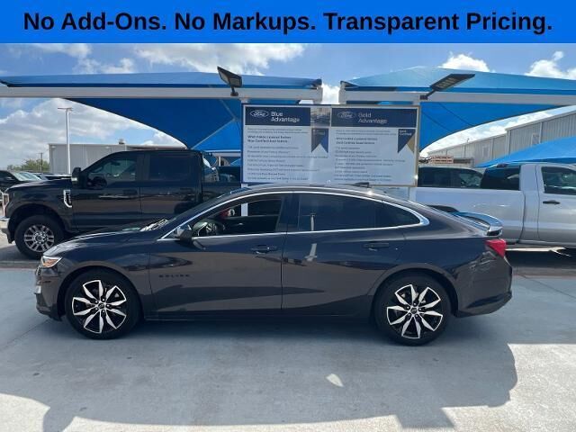 2022 Chevrolet Malibu RS — photo 1 of 2