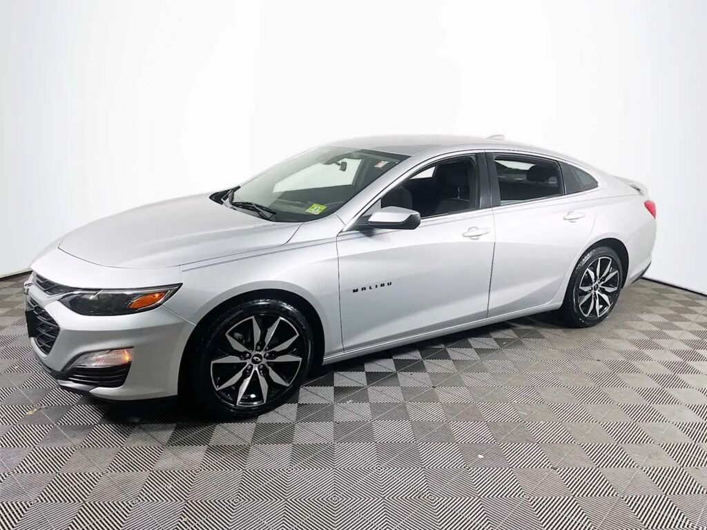 2021 Chevrolet Malibu RS — photo 1 of 13
