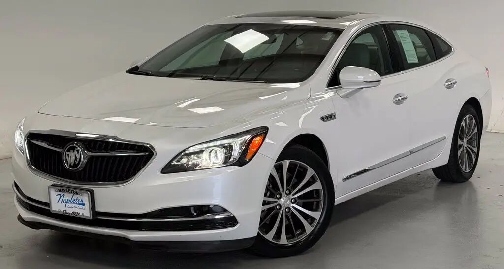 2017 Buick LaCrosse Essence — photo 1 of 13