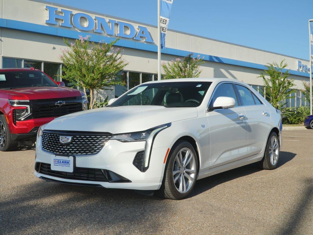 2024 Cadillac CT4 Luxury — photo 1 of 13