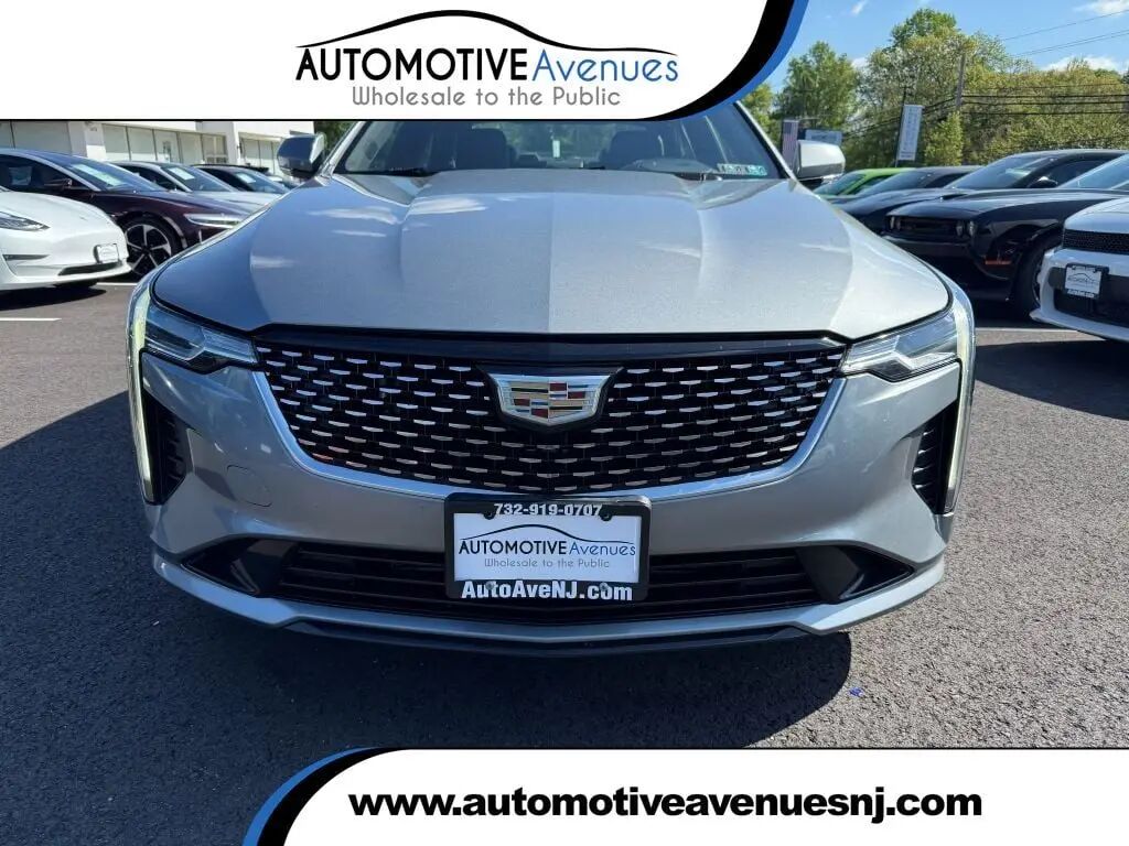 2023 Cadillac CT4 Luxury — photo 1 of 1