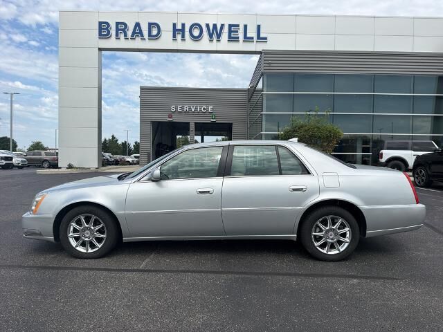 2010 Cadillac DTS Luxury Collection — photo 1 of 26