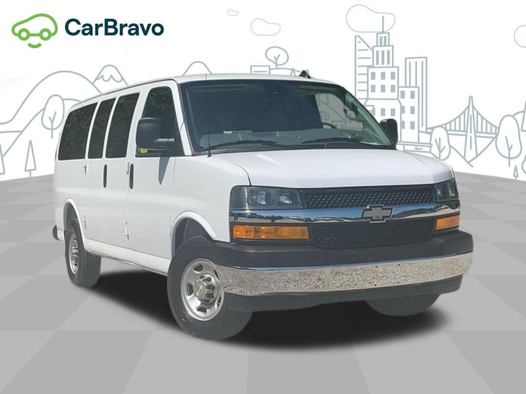 2025 Chevrolet Express Passenger 1LT — photo 1 of 7