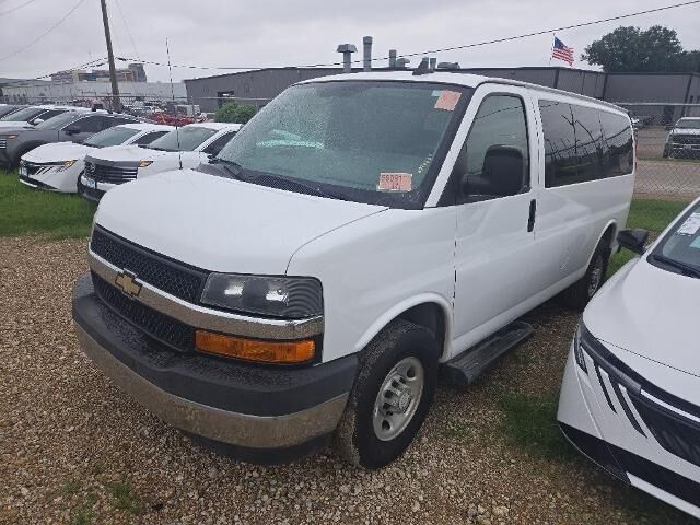 2017 Chevrolet Express LT 3500 — photo 1 of 4