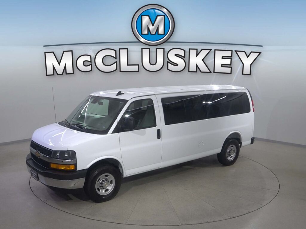 2025 Chevrolet Express Passenger 1LT — photo 1 of 7