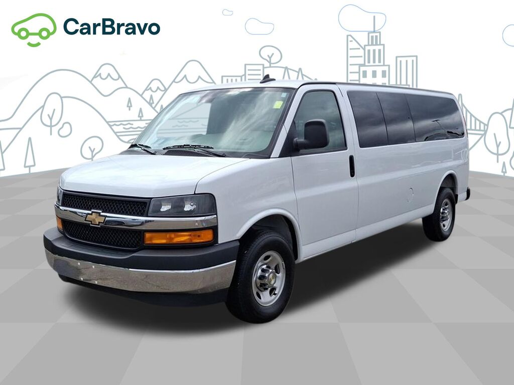 2025 Chevrolet Express Passenger 1LT — photo 1 of 7