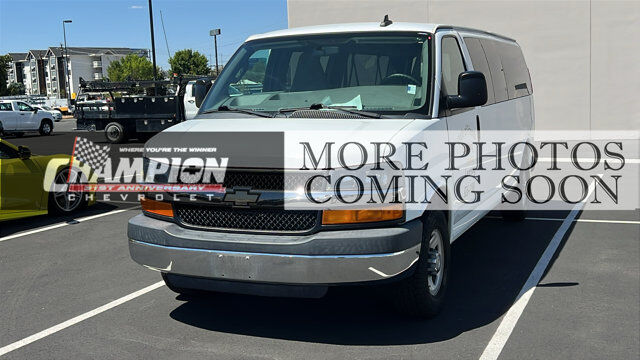 2016 Chevrolet Express Passenger LT — photo 1 of 3