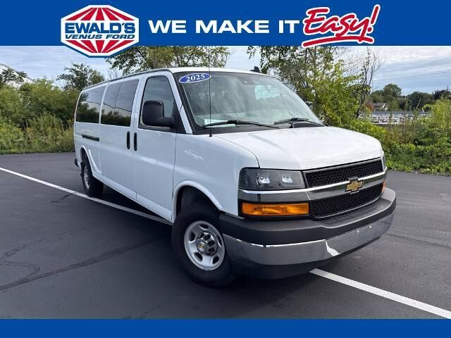 2025 Chevrolet Express LT 3500