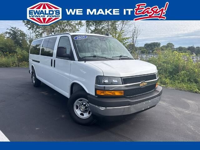 2025 Chevrolet Express LT 3500