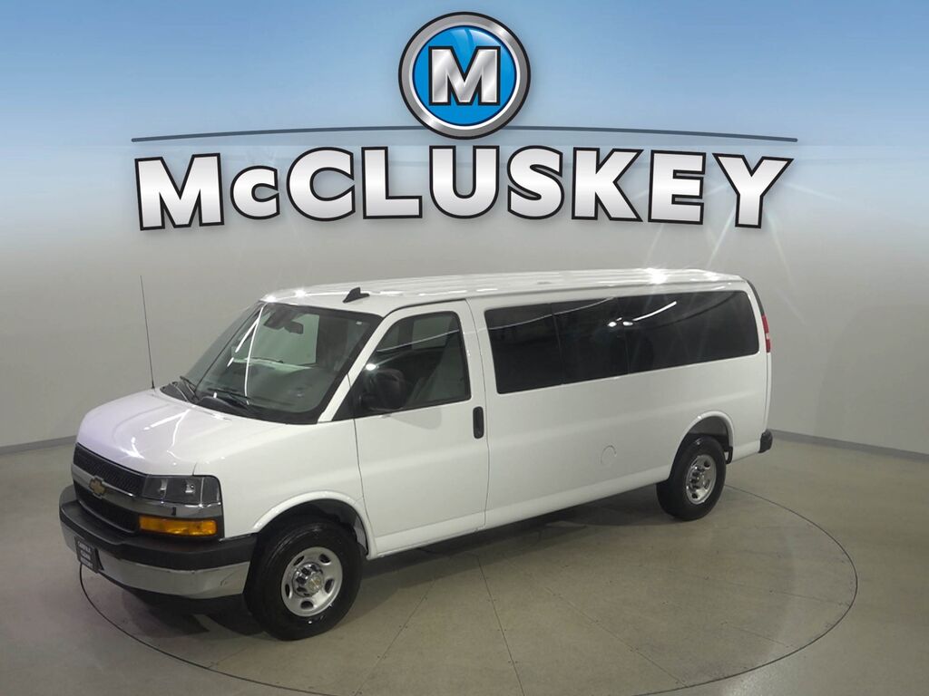 2025 Chevrolet Express Passenger 1LT — photo 1 of 7