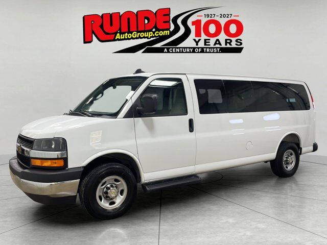 2025 Chevrolet Express Passenger LT
