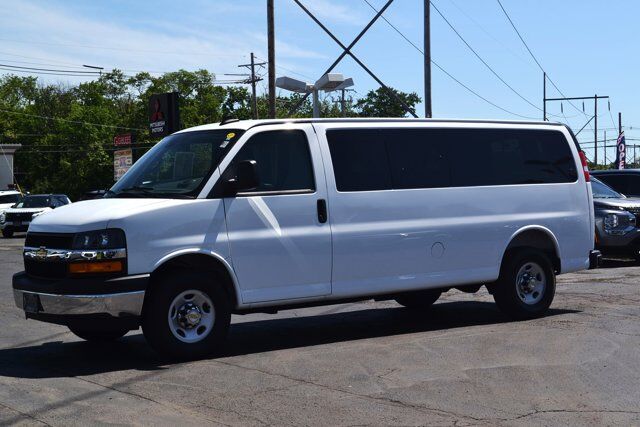 2025 Chevrolet Express Passenger LT — photo 1 of 13