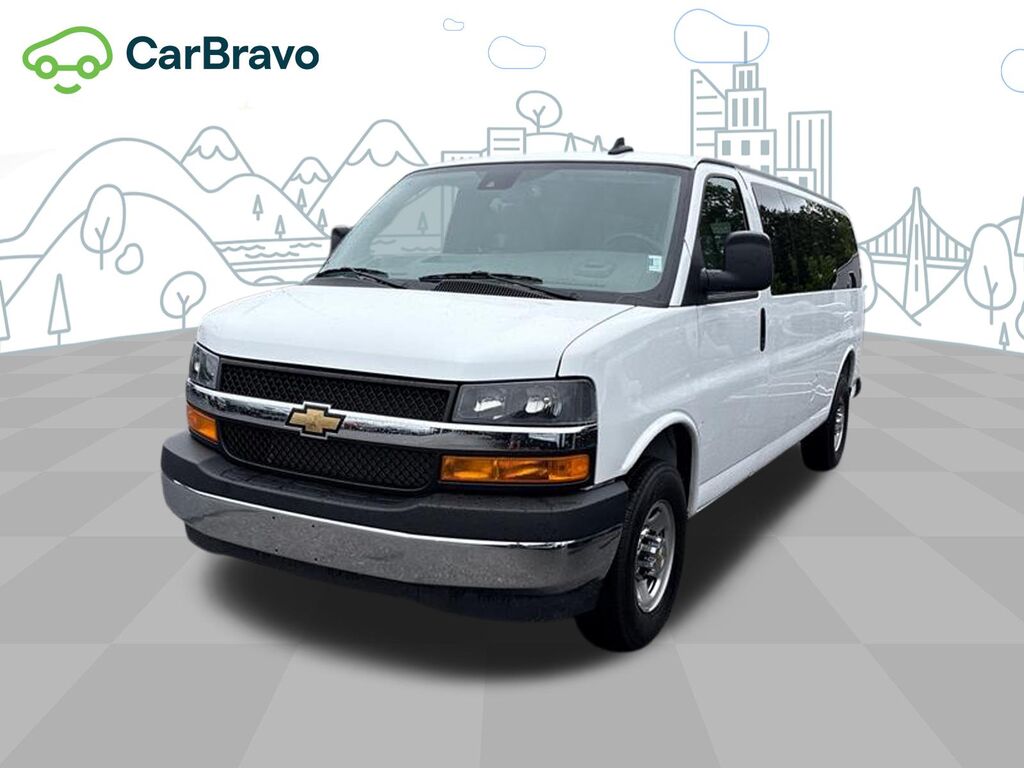 2025 Chevrolet Express Passenger 1LT — photo 1 of 6