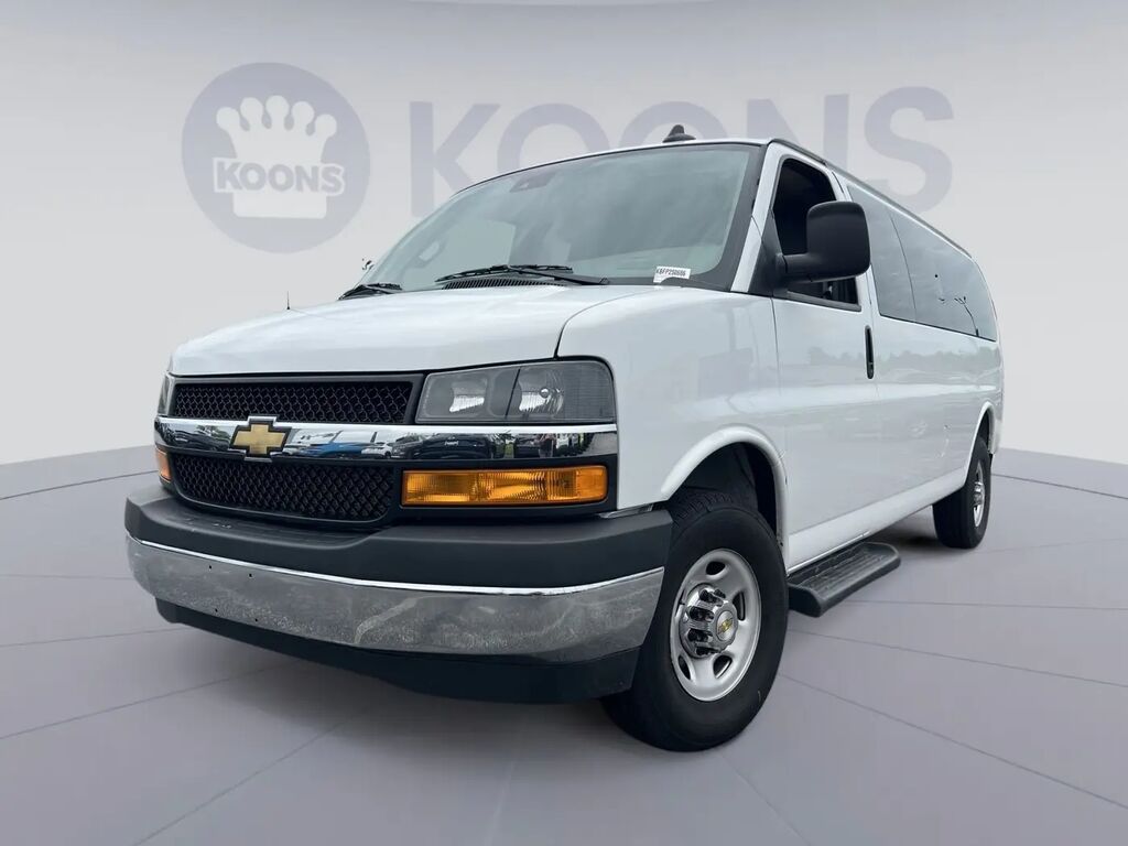 2025 Chevrolet Express LT 3500 — photo 1 of 8