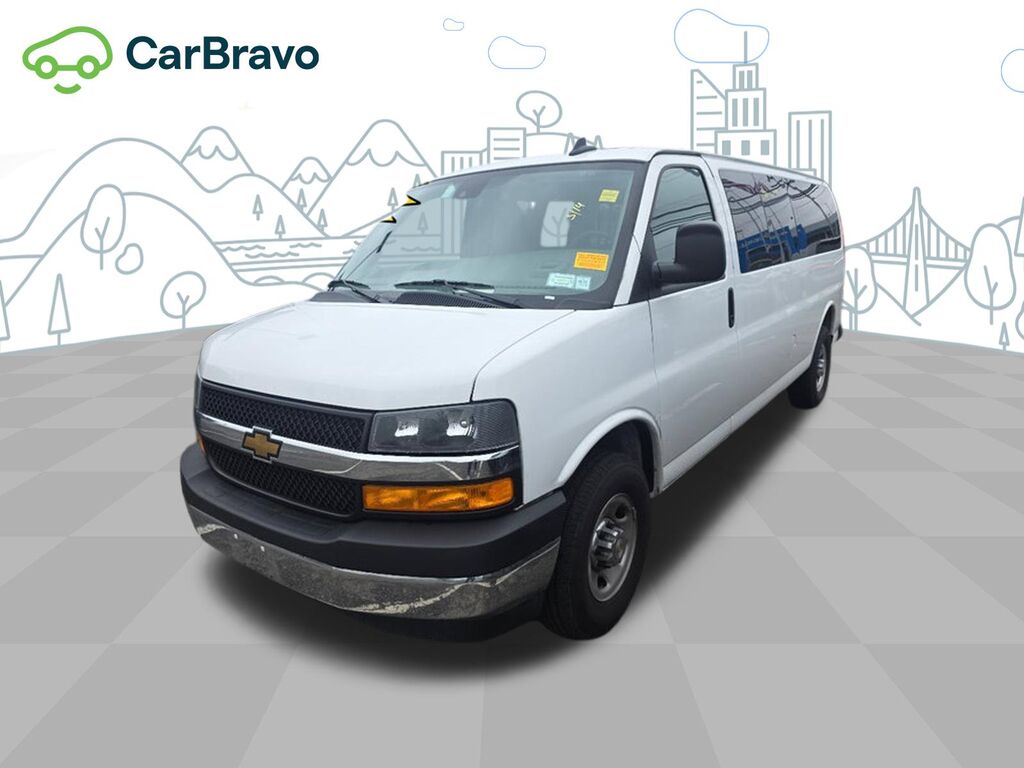 2025 Chevrolet Express Passenger 1LT — photo 1 of 5