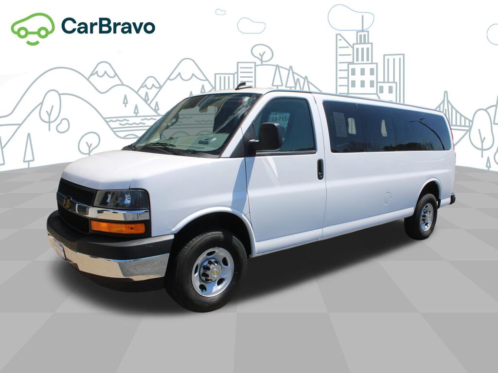 2025 Chevrolet Express Passenger 1LT — photo 1 of 6